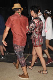 Katy Perry feet photo thumbnail