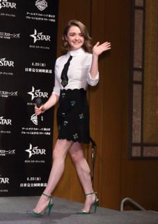 Maisie Williams feet photo thumbnail