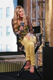 Joss Stone feet photo thumbnail