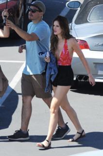 Bella Thorne feet photo thumbnail