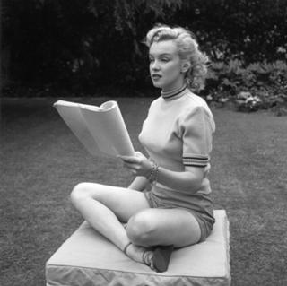 Marilyn Monroe feet photo thumbnail