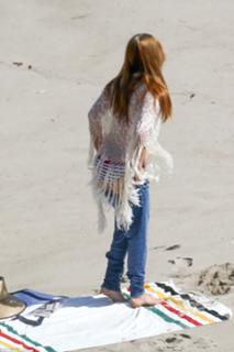 Lana Del Rey feet photo thumbnail