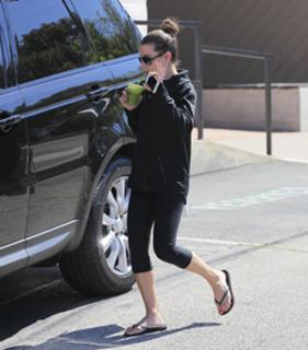 Lea Michele feet photo thumbnail