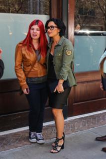 Demi Lovato feet photo thumbnail