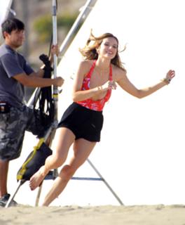 Bella Thorne feet photo thumbnail