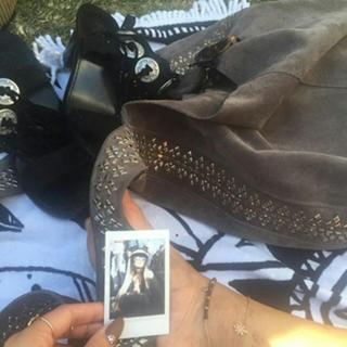 Vanessa Hudgens feet photo thumbnail