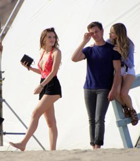 Bella Thorne feet photo thumbnail