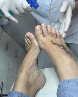 Karin Klemp feet photo thumbnail