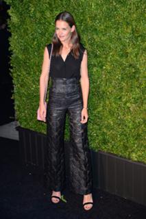 Katie Holmes feet photo thumbnail