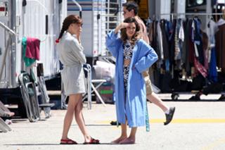Aubrey Plaza feet photo thumbnail