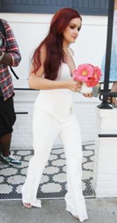 Ariel Winter feet photo thumbnail
