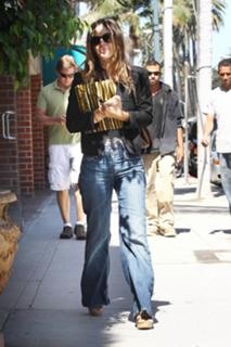 Rachel Bilson feet photo thumbnail