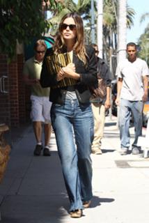 Rachel Bilson feet photo thumbnail