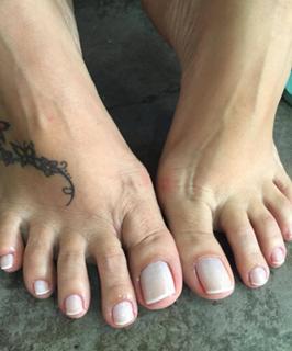 Karin Klemp feet photo thumbnail