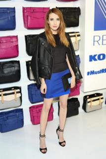 Emma Roberts feet photo thumbnail