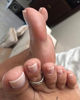 Karin Klemp feet photo thumbnail