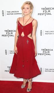 Sienna Miller feet photo thumbnail