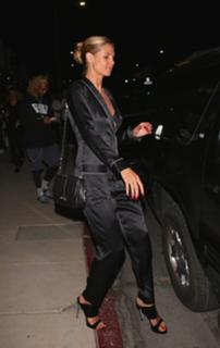Heidi Klum feet photo thumbnail
