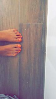 Valentina Vignali feet photo thumbnail