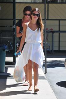 Rachel Bilson feet photo thumbnail