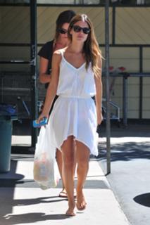 Rachel Bilson feet photo thumbnail