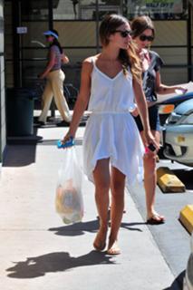 Rachel Bilson feet photo thumbnail