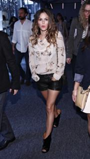 Rachel Bilson feet photo thumbnail