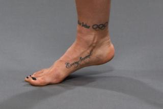 Ronda Rousey feet photo thumbnail