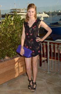 Maggie Grace feet photo thumbnail
