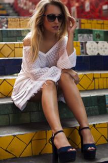 Carla Diaz feet photo thumbnail