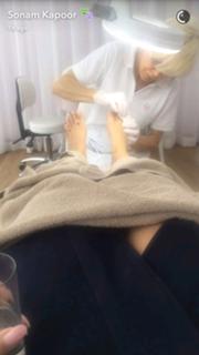Sonam Kapoor feet photo thumbnail