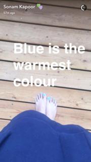 Sonam Kapoor feet photo thumbnail