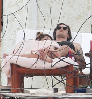 Ashley Tisdale feet photo thumbnail