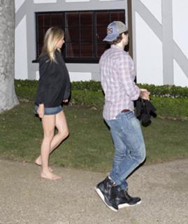 Gwyneth Paltrow feet photo thumbnail