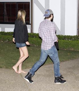 Gwyneth Paltrow feet photo thumbnail