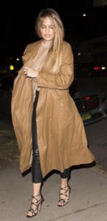 Chrissy Teigen feet photo thumbnail