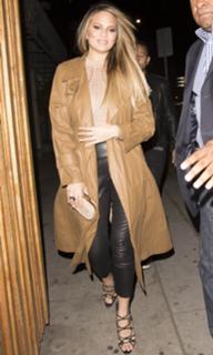 Chrissy Teigen feet photo thumbnail