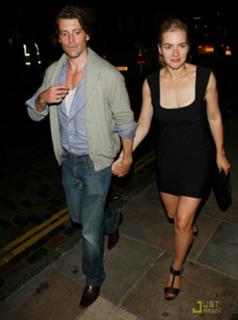 Kate Winslet feet photo thumbnail