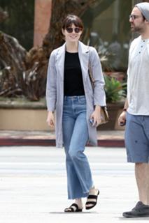 Emma Stone feet photo thumbnail