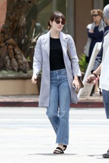 Emma Stone feet photo thumbnail