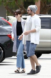 Emma Stone feet photo thumbnail
