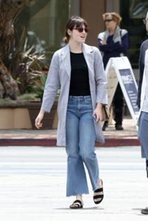 Emma Stone feet photo thumbnail