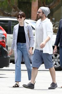 Emma Stone feet photo thumbnail