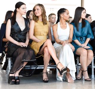 Anya Taylor-Joy feet photo thumbnail