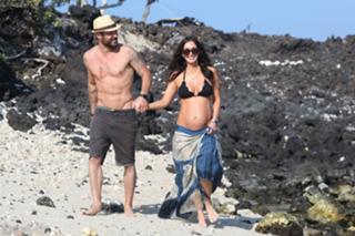 Megan Fox feet photo thumbnail