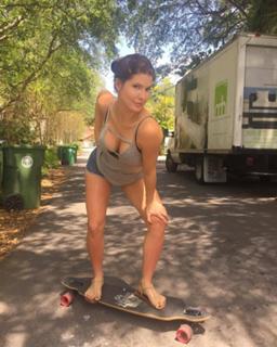 Amanda Cerny feet photo thumbnail