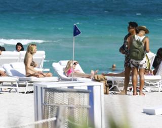 Ellie Goulding feet photo thumbnail