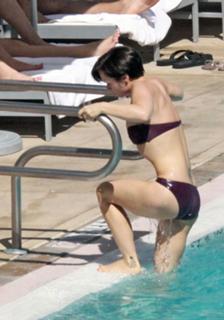 Christina Ricci feet photo thumbnail