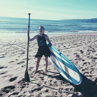 Maisie Williams feet photo thumbnail