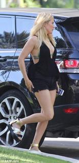 Ellie Goulding feet photo thumbnail